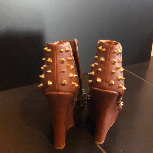 Shoe - Picture 5 of 8